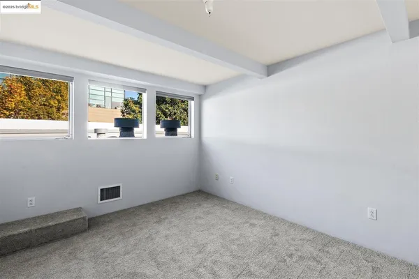 a view of livingroom with furniture