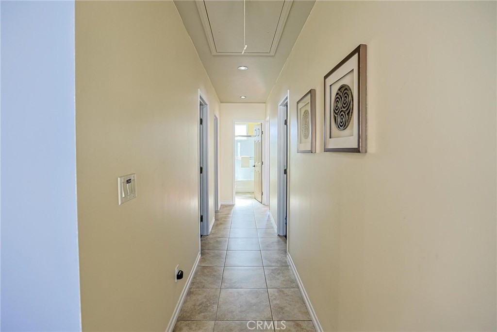 1014 Sheffield Street Santa Ana, CA 92703 - Photo 8 of 21 a view of a hallway