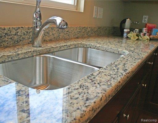 49755 Gracechurch Road Macomb, MI 48044 - Photo 7 of 14 06 Kitchen Granite Countertops