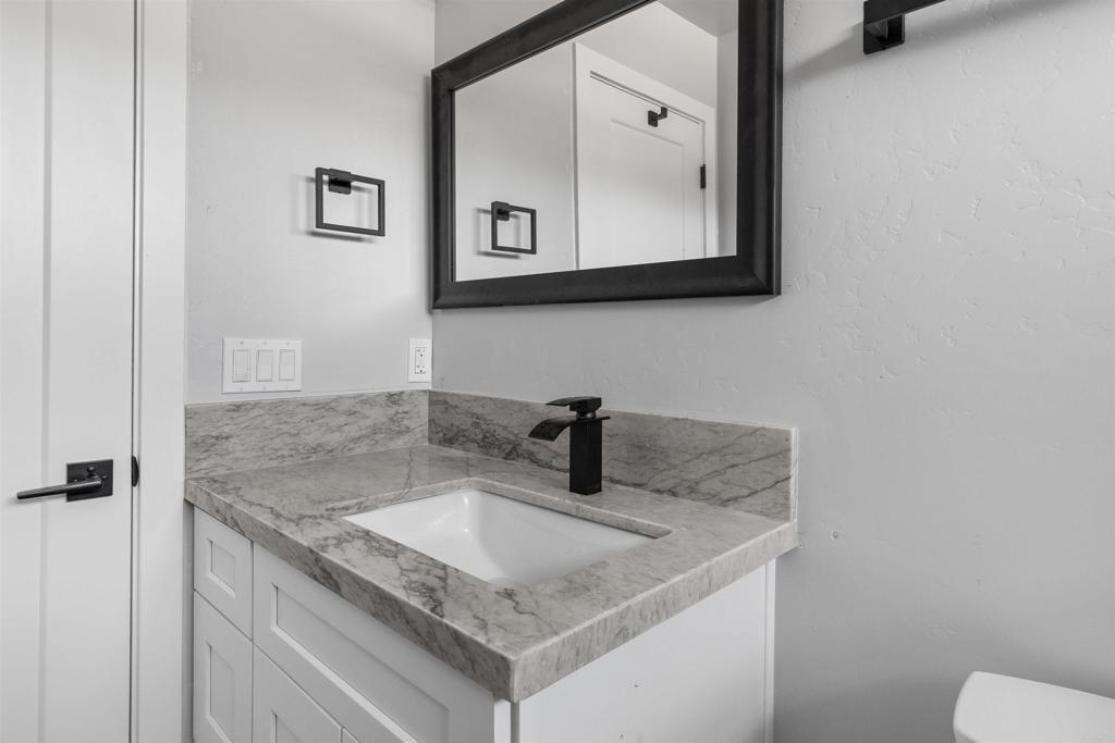 15670 Fruitvale Road Valley Center, CA 92082 - Photo 35 of 47 Powder Room off Living Area