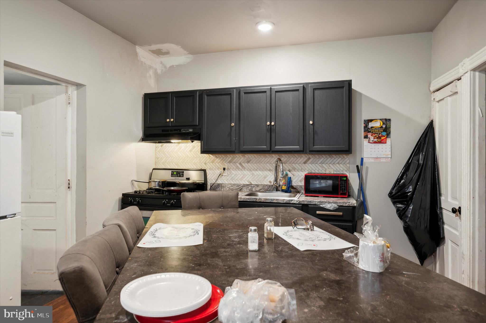 6803 Woodland Avenue Philadelphia, PA 19142 - Photo 4 of 11