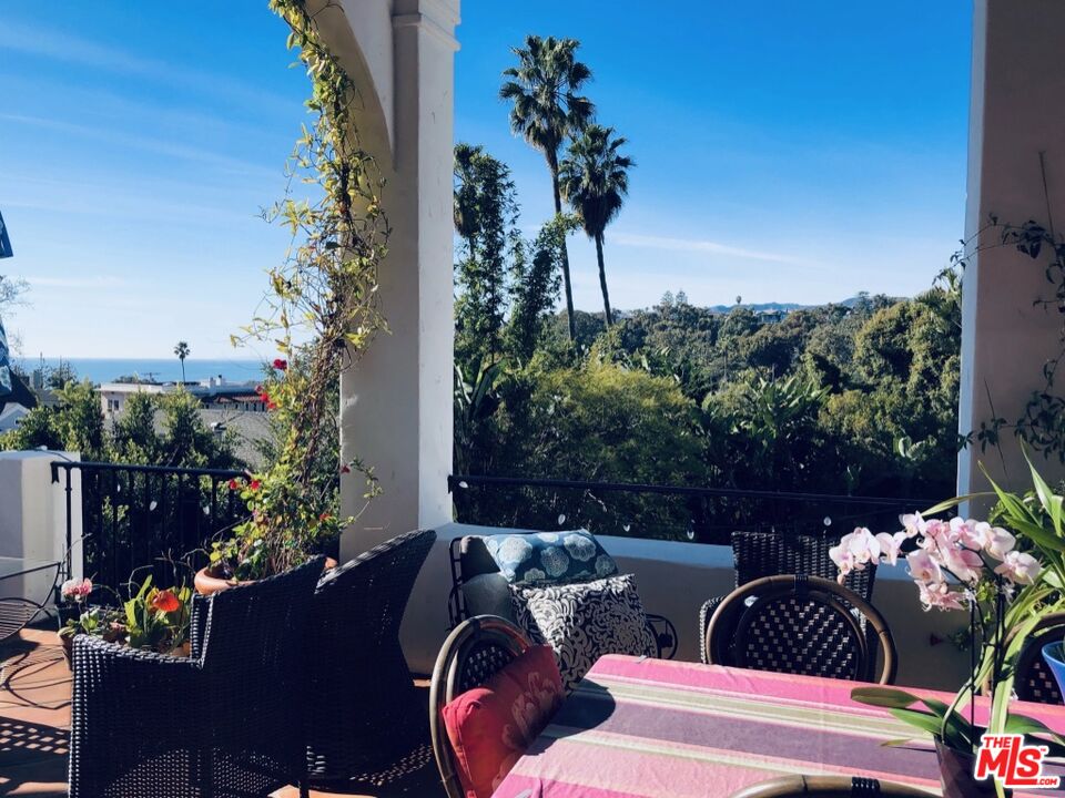 242 Mabery Road Santa Monica, CA 90402 - Photo 15 of 16 a view of a couches in the patio