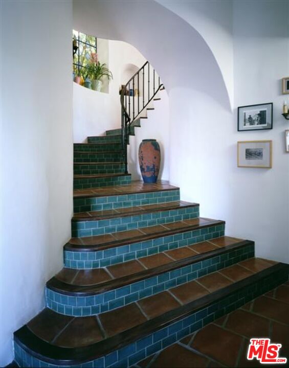 242 Mabery Road Santa Monica, CA 90402 - Photo 8 of 16 a view of entryway