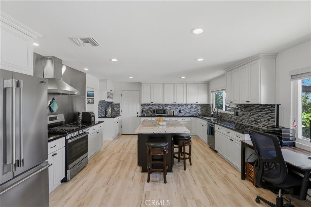 8318 La Senda Road Rancho Cucamonga, CA 91701 - Photo 15 of 68