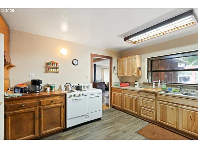 $330,000 | 624 Tunnel Road, Glendale, OR 97442