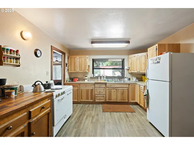 $330,000 | 624 Tunnel Road, Glendale, OR 97442