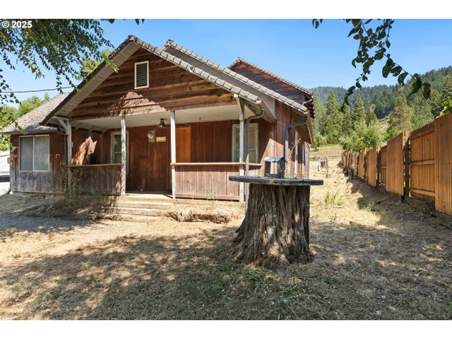 $330,000 | 624 Tunnel Road, Glendale, OR 97442
