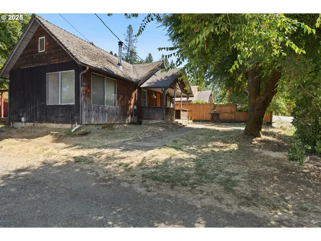 $330,000 | 624 Tunnel Road, Glendale, OR 97442