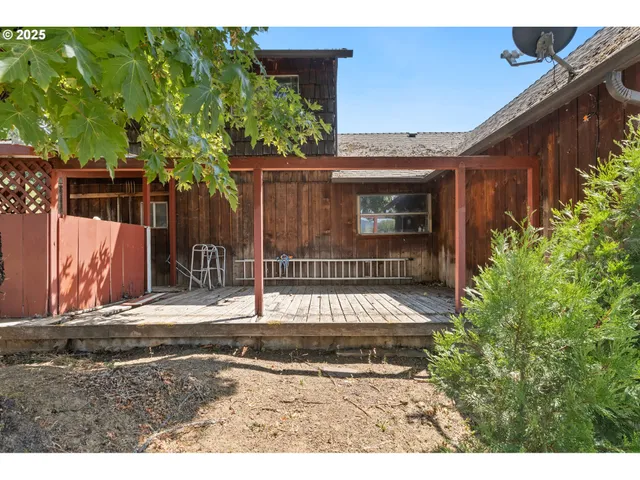 $330,000 | 624 Tunnel Road, Glendale, OR 97442