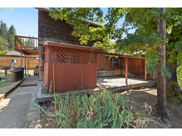 $330,000 | 624 Tunnel Road, Glendale, OR 97442