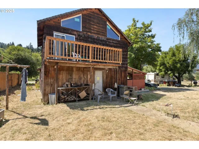 $330,000 | 624 Tunnel Road, Glendale, OR 97442