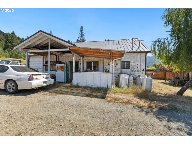$330,000 | 624 Tunnel Road, Glendale, OR 97442