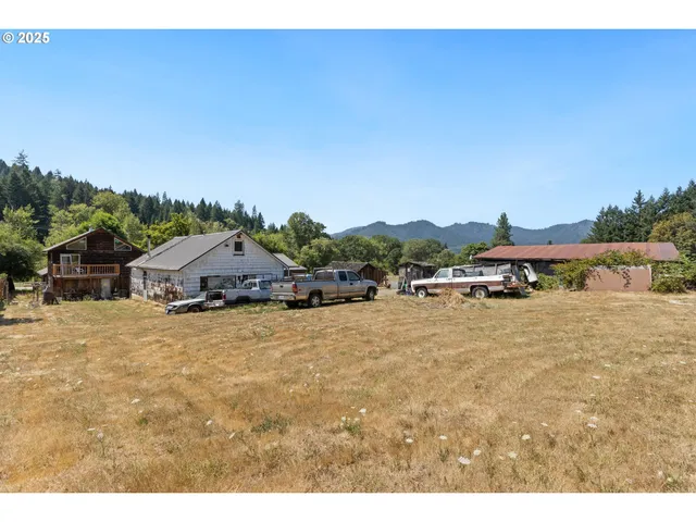 $330,000 | 624 Tunnel Road, Glendale, OR 97442