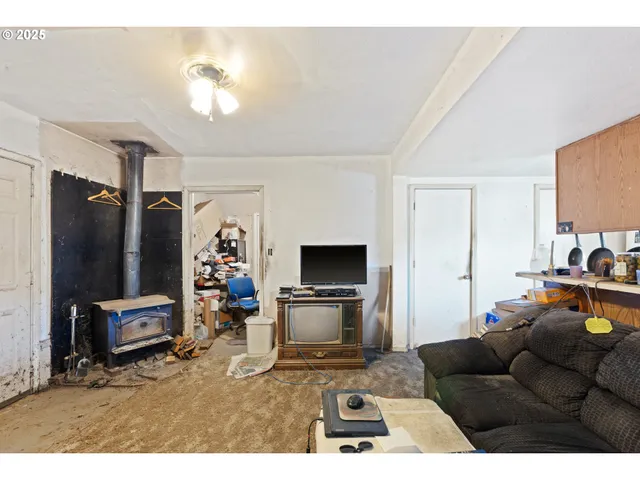 $330,000 | 624 Tunnel Road, Glendale, OR 97442