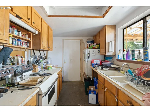 $330,000 | 624 Tunnel Road, Glendale, OR 97442