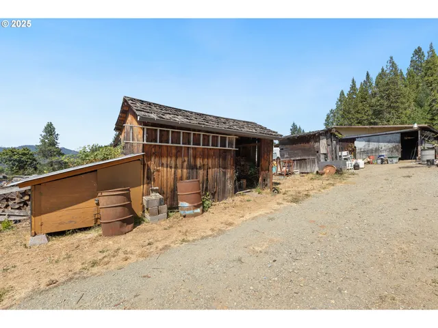 $330,000 | 624 Tunnel Road, Glendale, OR 97442