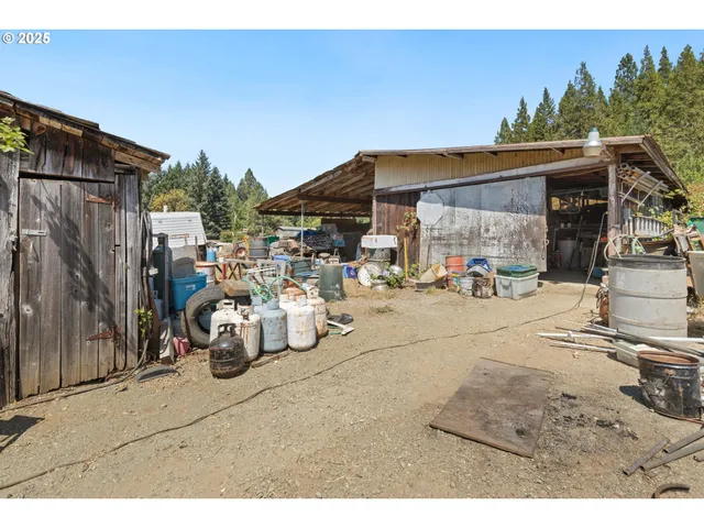 $330,000 | 624 Tunnel Road, Glendale, OR 97442