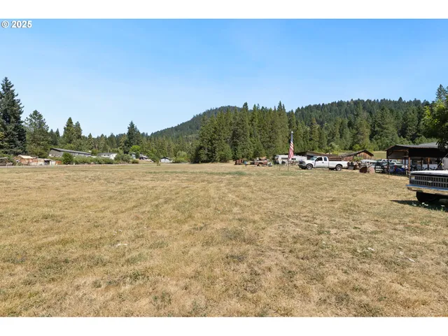$330,000 | 624 Tunnel Road, Glendale, OR 97442