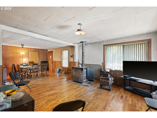 $330,000 | 624 Tunnel Road, Glendale, OR 97442