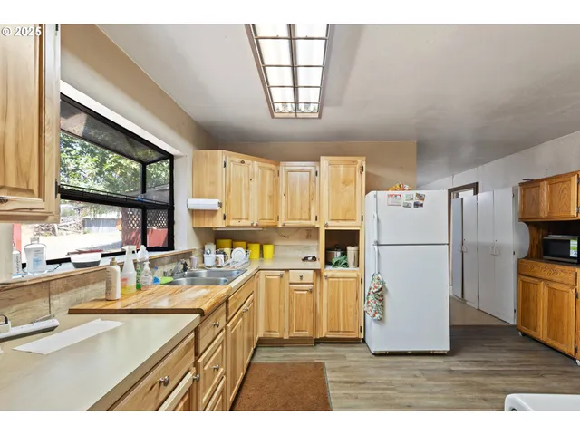 $330,000 | 624 Tunnel Road, Glendale, OR 97442