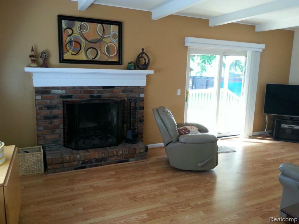 33293 Mulvey Road Fraser, MI 48026 - Photo 10 of 29 20140601_164939_resized.jpg