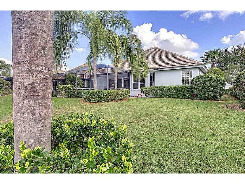 6730 Pebble Beach Way Lakewood Ranch, FL 34202 - Photo 18 of 20 Exterior Back