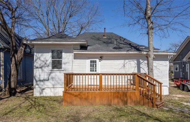 a view of a house with a yard and roof