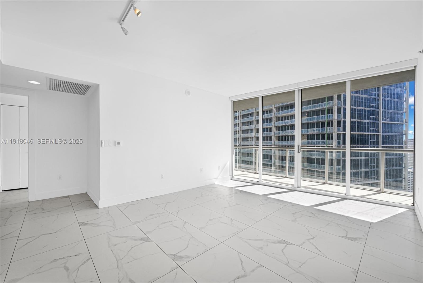 475 Brickell Avenue, Unit 3113 Miami, FL 33131 - Photo 26 of 28 an empty room with windows