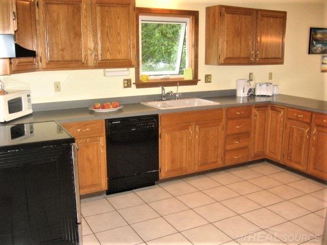 7560 Lakeshore Road Palms, MI 48465 - Photo 14 of 43