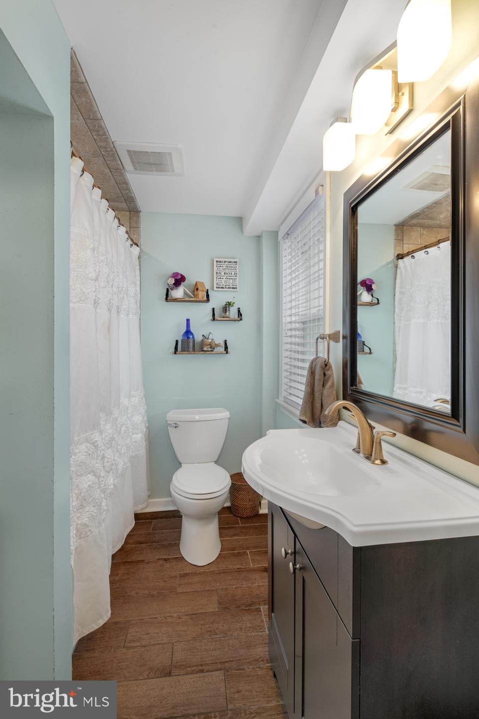 6 Edgewood Road Broomall, PA 19008 - Photo 15 of 24 Main Full bath