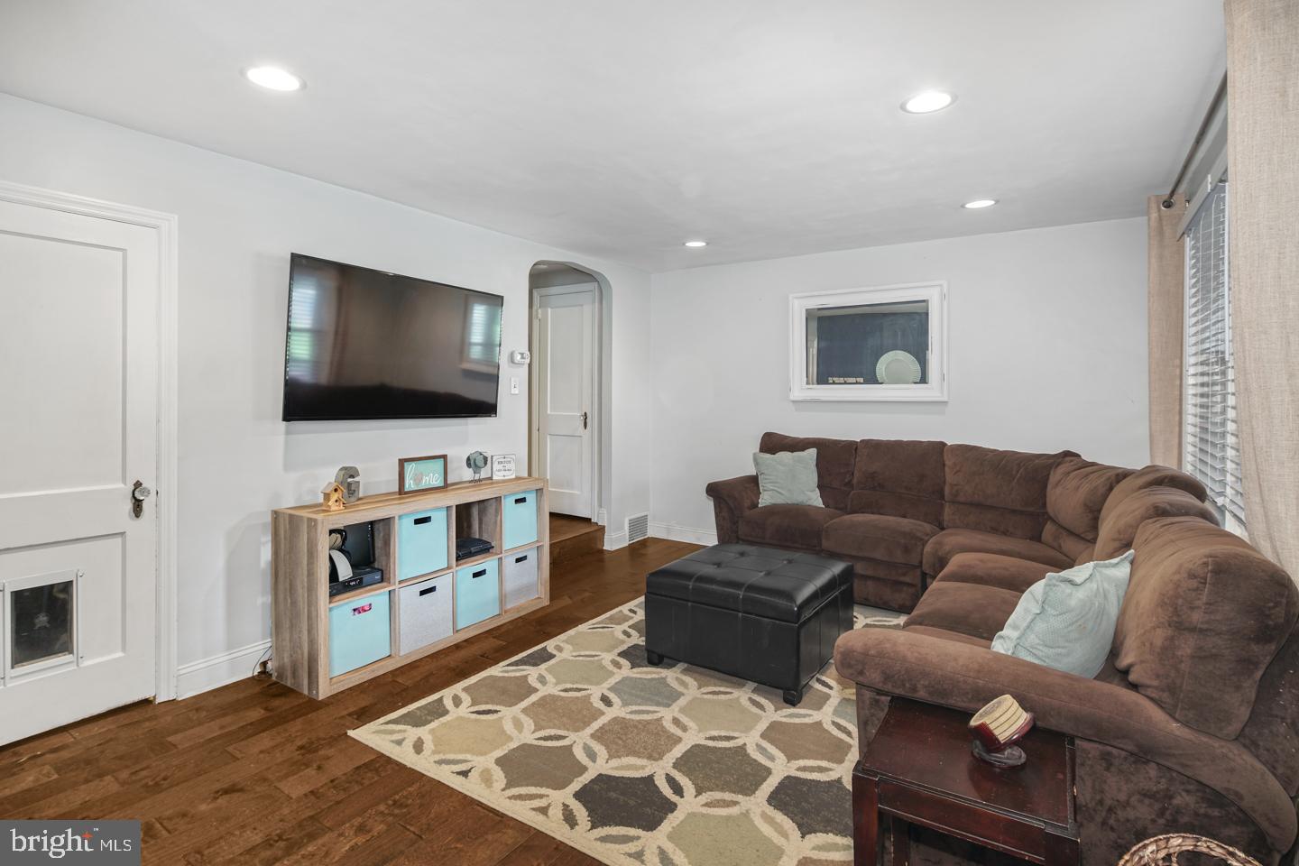 6 Edgewood Road Broomall, PA 19008 - Photo 5 of 24 Gallery Image 5