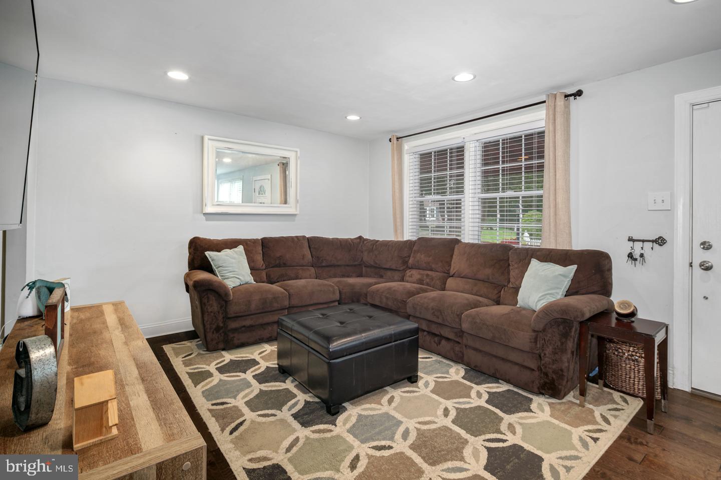 6 Edgewood Road Broomall, PA 19008 - Photo 6 of 24 Gallery Image 6