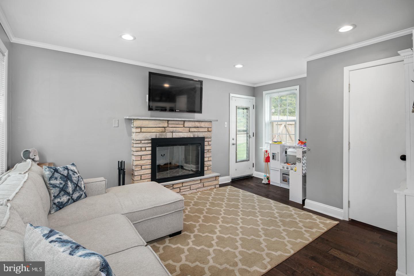 6 Edgewood Road Broomall, PA 19008 - Photo 10 of 24 Gallery Image 10