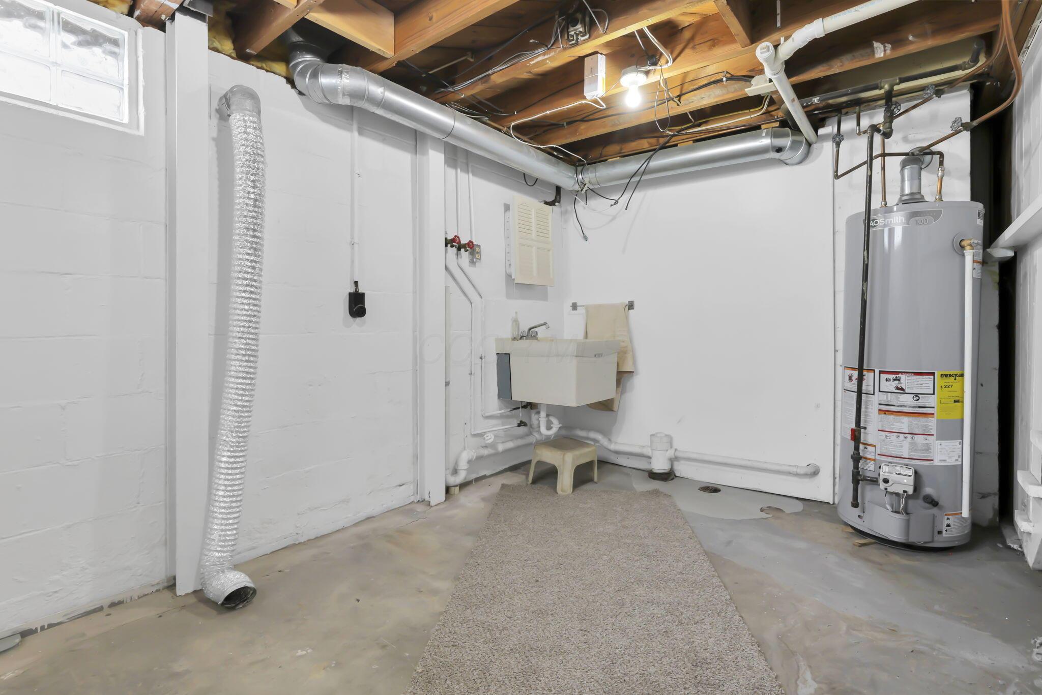 142 North Kellner Road Columbus, OH 43209 - Photo 41 of 62 Utility & Laundry