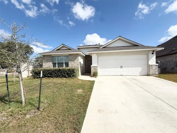 $2,400 | 142 Periwinkle Lane, Bastrop, TX 78602