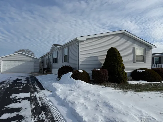 $64,900 | 4 Cynthia Lane, Beecher, IL 60401