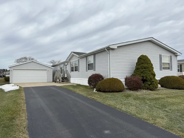 $64,900 | 4 Cynthia Lane, Beecher, IL 60401