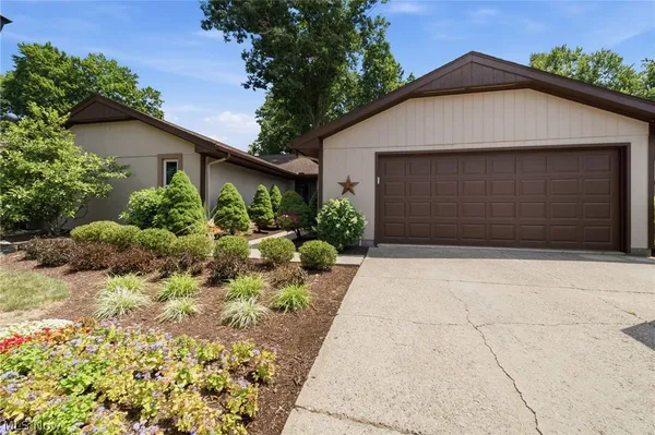 $330,000 | 3828 Surfside Circle, Reminderville, OH 44202