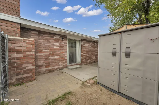 a view of back yard of the house