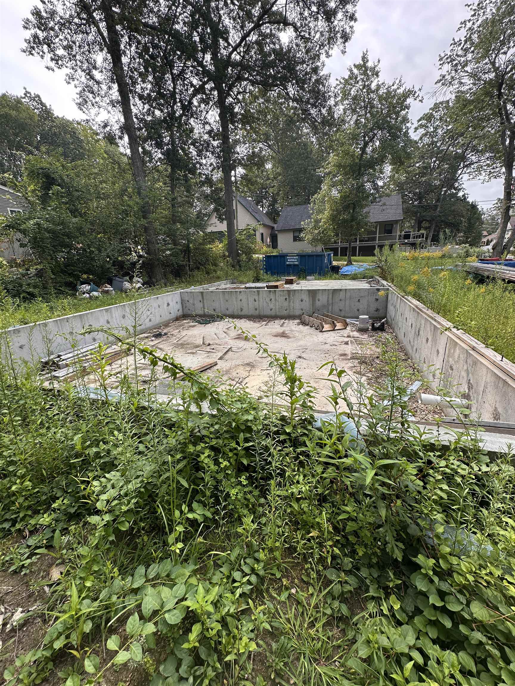 18 Blake Road Salem, NH 03079 - Photo 2 of 11