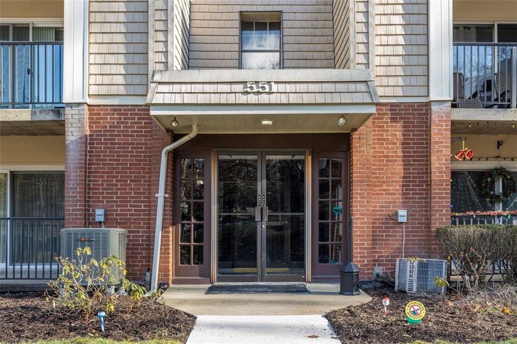 551 Sloop Road, Unit 59 Pittsburgh, PA 15237 - Photo 2 of 25 Covered Entry to Lobby