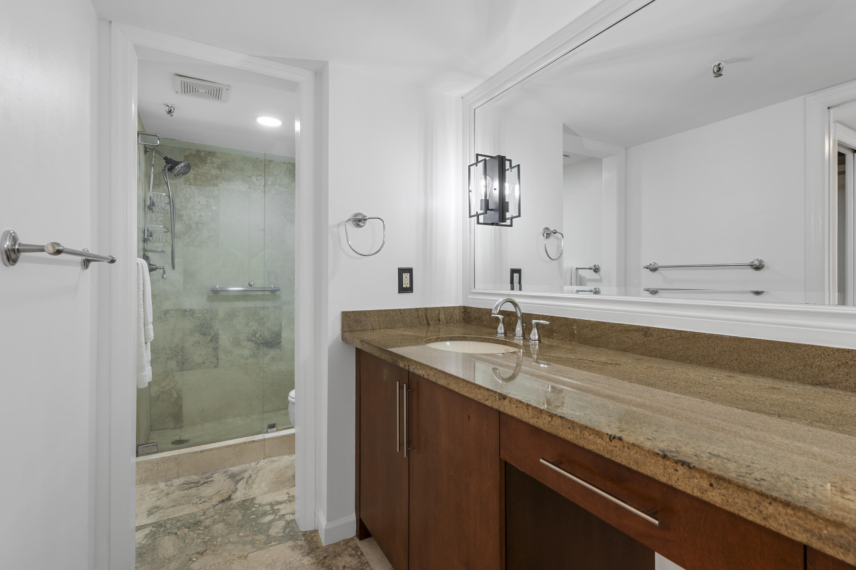 859 Jeffery Street, Unit 111 Boca Raton, FL 33487 - Photo 15 of 52 DSC_6989