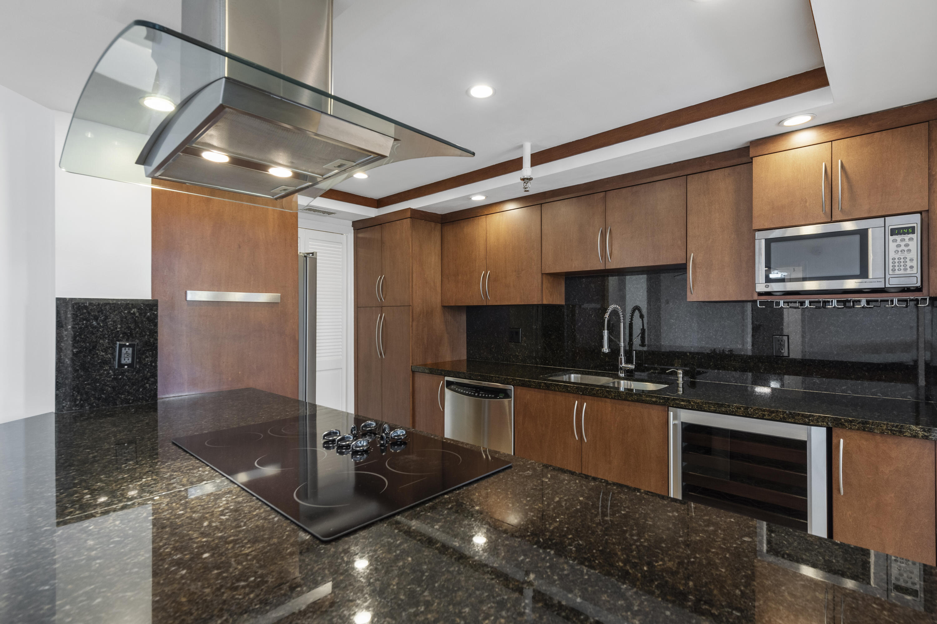 859 Jeffery Street, Unit 111 Boca Raton, FL 33487 - Photo 2 of 52 DSC_7016