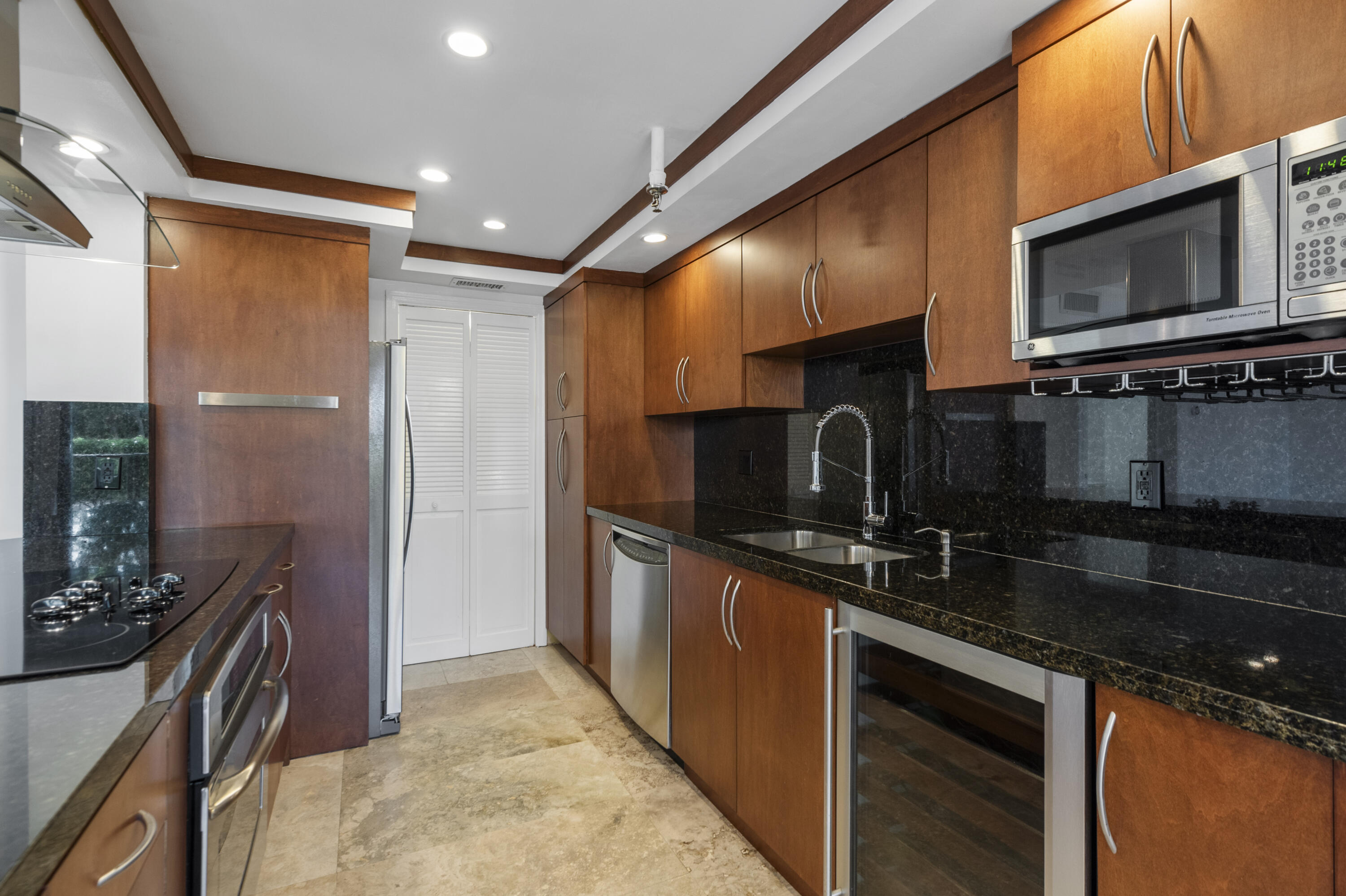 859 Jeffery Street, Unit 111 Boca Raton, FL 33487 - Photo 3 of 52 DSC_7022