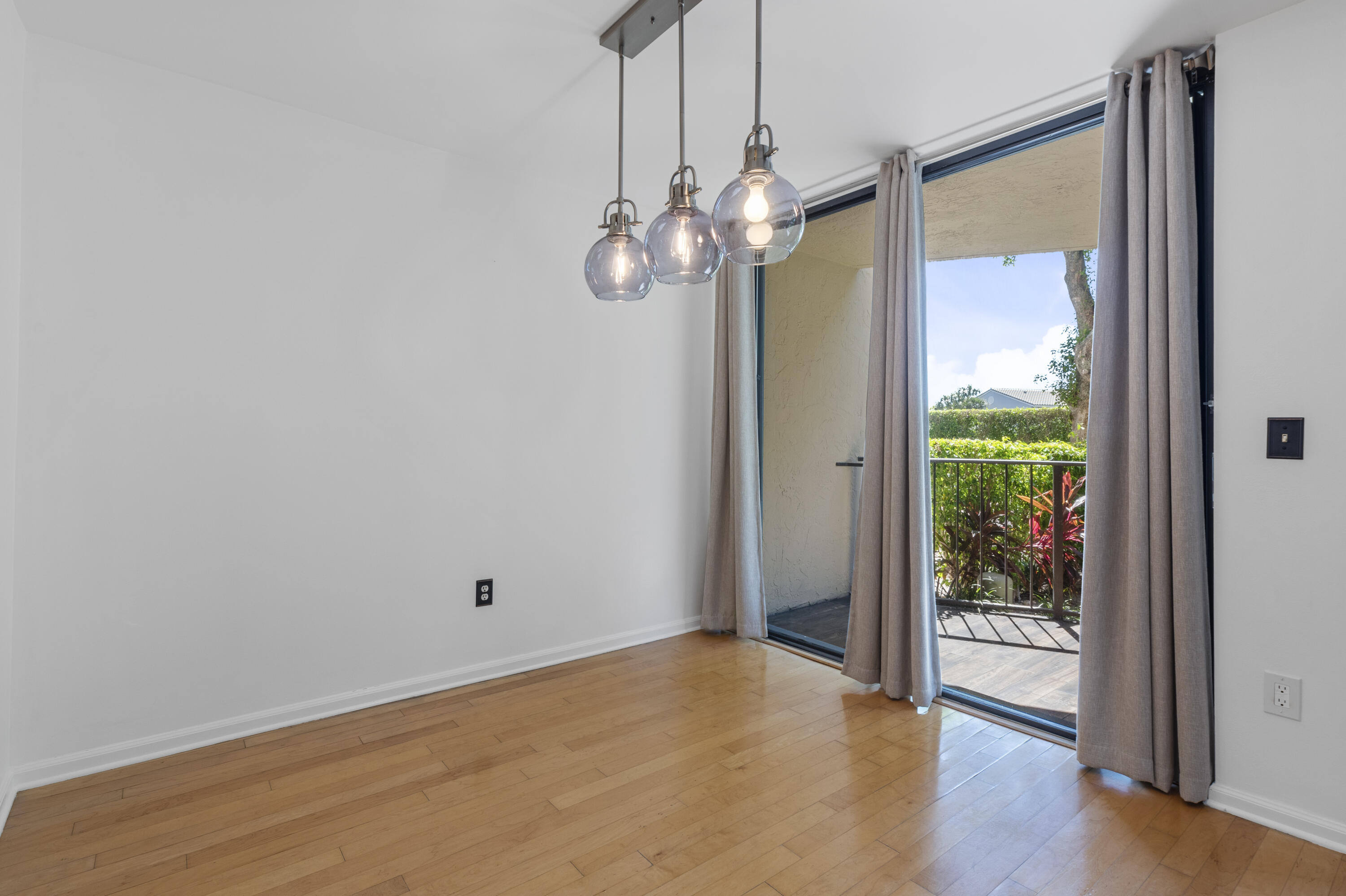 859 Jeffery Street, Unit 111 Boca Raton, FL 33487 - Photo 6 of 52 DSC_7034