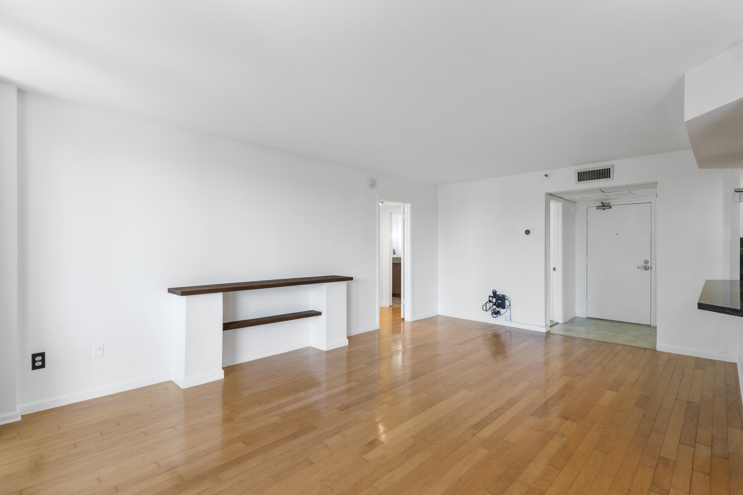 859 Jeffery Street, Unit 111 Boca Raton, FL 33487 - Photo 8 of 52 DSC_7037