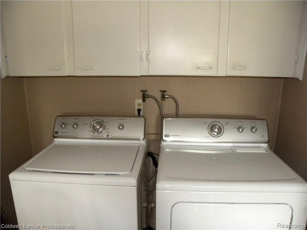 6565 Walters Road Clarkston, MI 48346 - Photo 26 of 40 First floor laundry with newer washer and dryer included!