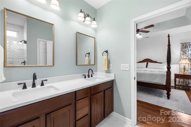 a en suite bathroom with double vanity sinks and a mirror
