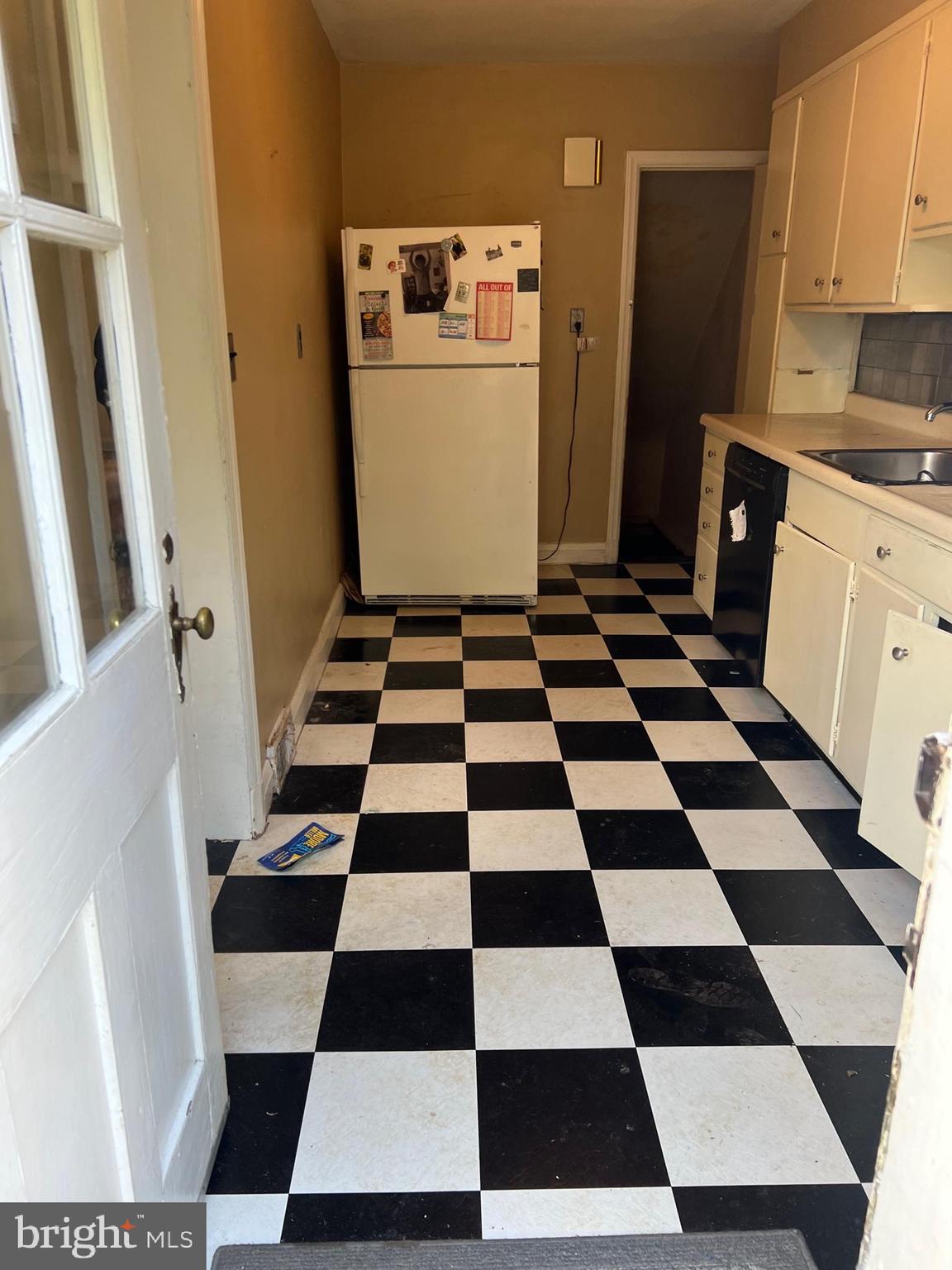 302 Overbrook Road Baltimore, MD 21212 - Photo 2 of 11