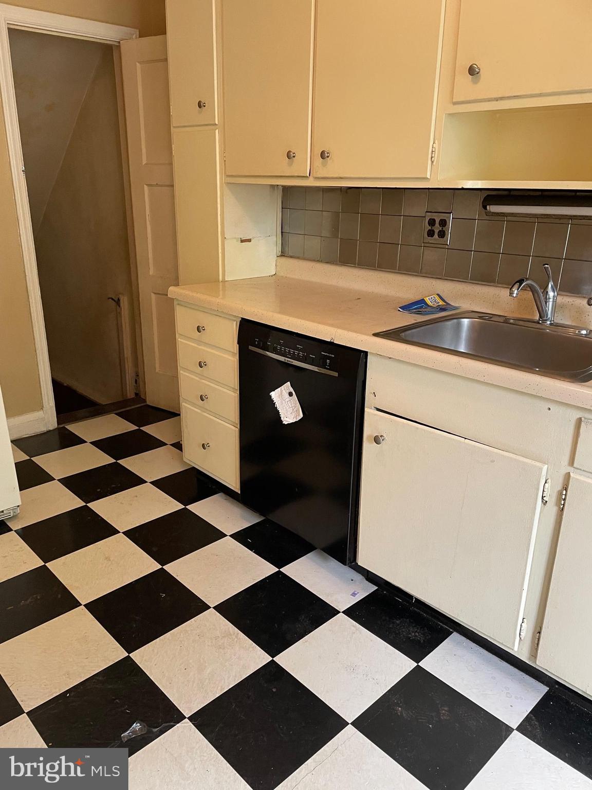 302 Overbrook Road Baltimore, MD 21212 - Photo 5 of 11